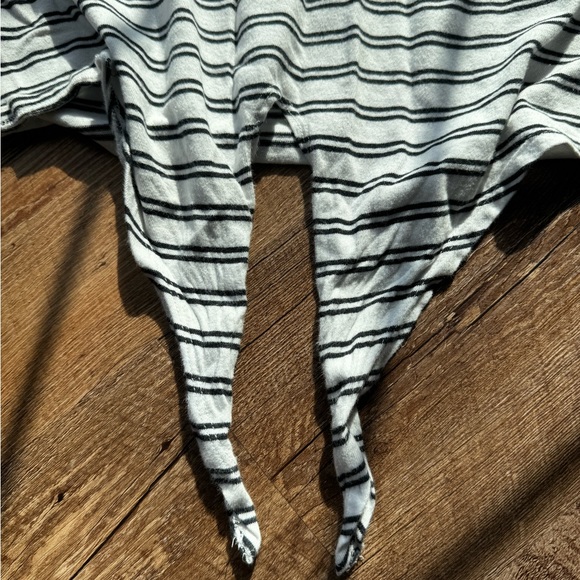 𝐇𝐨𝐥𝐥𝐢𝐬𝐭𝐞𝐫 𝐌𝐮𝐬𝐭 𝐇𝐚𝐯𝐞 𝐂𝐨𝐥𝐥𝐞𝐜𝐭𝐢𝐨𝐧 𝐒𝐭𝐫𝐢𝐩𝐞𝐝 𝐓𝐞𝐞 - Picture 5 of 9